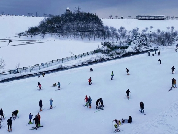 內(nèi)蒙古自治區(qū)呼和浩特市冰雪樂園